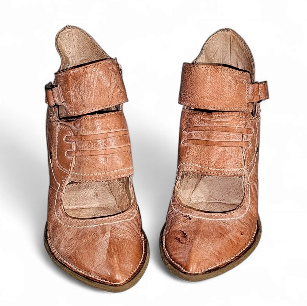 Khrio Vera Pelle Distressed Leather Bootie